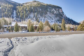 4 Mi to Vail Ski Resort: Cozy Getaway w/ Deck!