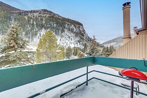 4 Mi to Vail Ski Resort: Cozy Getaway w/ Deck!