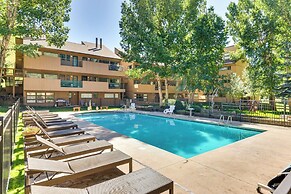 4 Mi to Vail Ski Resort: Cozy Getaway w/ Deck!