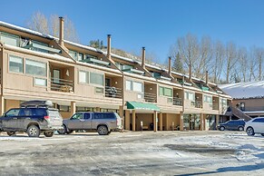 4 Mi to Vail Ski Resort: Cozy Getaway w/ Deck!