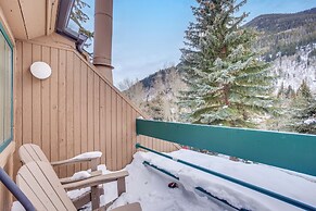 4 Mi to Vail Ski Resort: Cozy Getaway w/ Deck!
