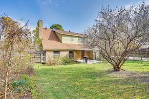 3 Mi to Lake Arlington: Texas Family Home