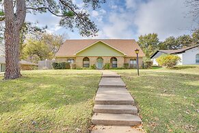 3 Mi to Lake Arlington: Texas Family Home