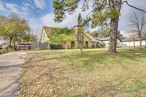 3 Mi to Lake Arlington: Texas Family Home