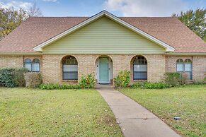 3 Mi to Lake Arlington: Texas Family Home