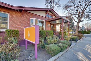 Half-mi to River Walk: 'rose Cottage' in Truckee!