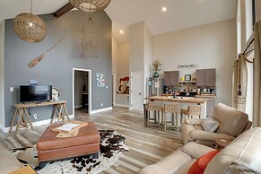 Lake Guntersville Getaway w/ Shared Boat Dock!