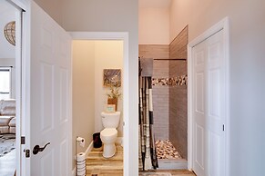 Lake Guntersville Getaway w/ Shared Boat Dock!