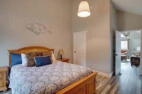 Lake Guntersville Getaway w/ Shared Boat Dock!