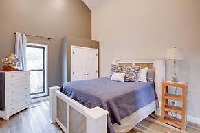 Lake Guntersville Getaway w/ Shared Boat Dock!