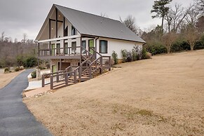 Lake Guntersville Getaway w/ Shared Boat Dock!