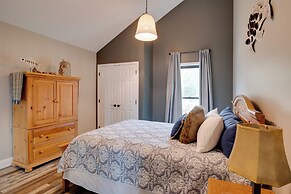 Lake Guntersville Getaway w/ Shared Boat Dock!