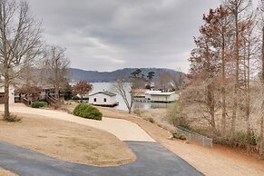 Shared Boat Dock: Lake Guntersville Hideaway!