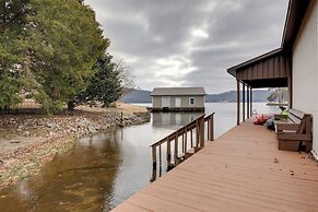 Shared Boat Dock: Lake Guntersville Hideaway!