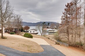 Shared Boat Dock: Lake Guntersville Hideaway!