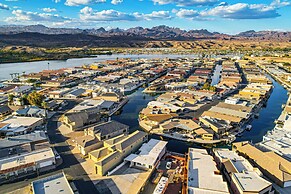 Multi-home Retreat on Colorado River w/ Boat Dock!