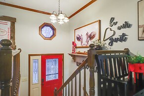 34 Mi to Ark Encounter: Kentucky Family Farmhouse