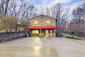 34 Mi to Ark Encounter: Kentucky Family Farmhouse