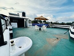 MCS Holiday Apartments