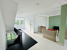 MCS Holiday Apartments