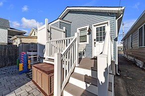 Cozy 3-br Retreat, Four Blocks To Beach & Boardwalk 3 Bedroom Home