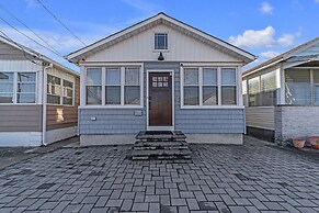 Cozy 3-br Retreat, Four Blocks To Beach & Boardwalk 3 Bedroom Home