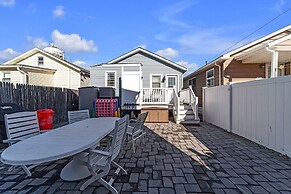 Cozy 3-br Retreat, Four Blocks To Beach & Boardwalk 3 Bedroom Home