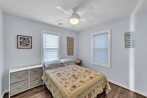 Cozy 3-br Retreat, Four Blocks To Beach & Boardwalk 3 Bedroom Home