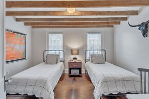 Chez Old Town Walk To Shops Metro & Waterfront 2 Bedroom Townhouse