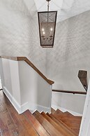 Chez Old Town Walk To Shops Metro & Waterfront 2 Bedroom Townhouse