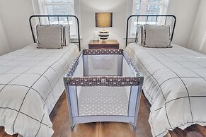 Chez Old Town Walk To Shops Metro & Waterfront 2 Bedroom Townhouse