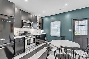 Chez Old Town Walk To Shops Metro & Waterfront 2 Bedroom Townhouse