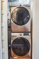 Chez Old Town Walk To Shops Metro & Waterfront 2 Bedroom Townhouse