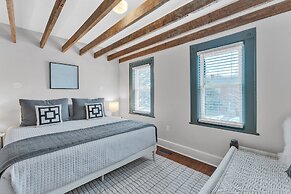 Chez Old Town Walk To Shops Metro & Waterfront 2 Bedroom Townhouse