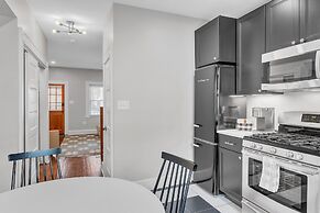 Chez Old Town Walk To Shops Metro & Waterfront 2 Bedroom Townhouse