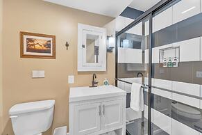 Chez Old Town Walk To Shops Metro & Waterfront 2 Bedroom Townhouse