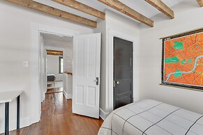 Chez Old Town Walk To Shops Metro & Waterfront 2 Bedroom Townhouse