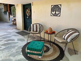 Airport Cottage House