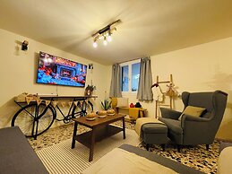 Airport Cottage House