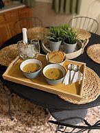 Airport Cottage House