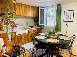 Airport Cottage House