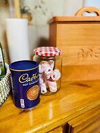 Airport Cottage House