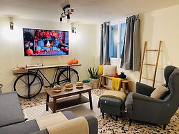 Airport Cottage House