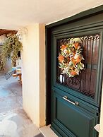 Airport Cottage House