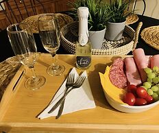 Airport Cottage House