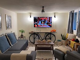 Airport Cottage House