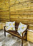 Airport Cottage House