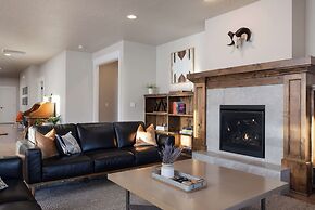 Elevated Escape Eagle Crest