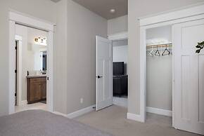 Elevated Escape Eagle Crest