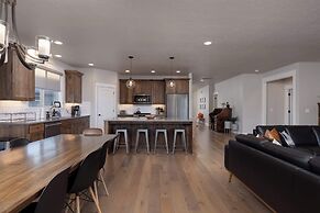 Elevated Escape Eagle Crest